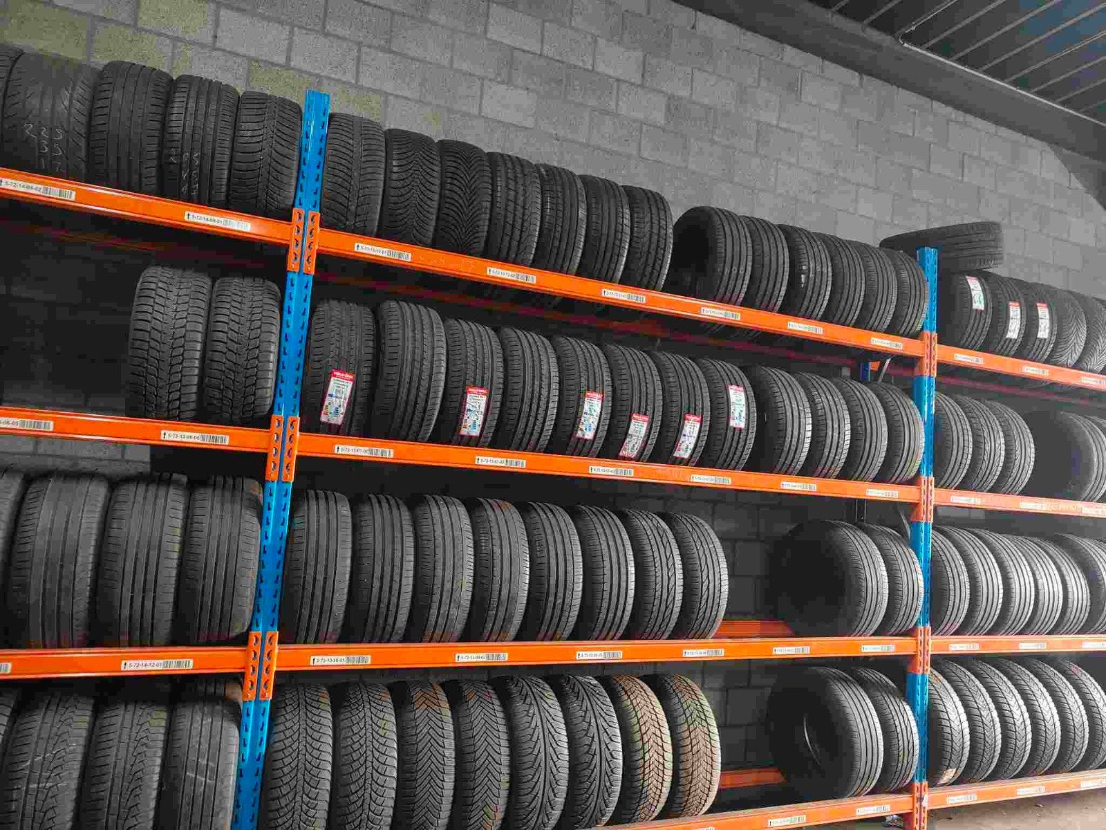 215/55r18 225/45r17 185/55r15 185/60r15 195/55r16, Enlèvement ou Envoi