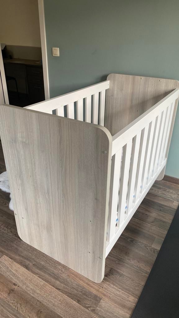 Kinderslaapkamer in wit met beige, Kinderen en Baby's, Kinderkamer | Complete kinderkamers, Ophalen, Zo goed als nieuw