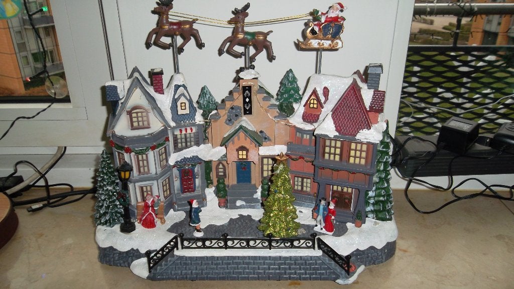 kerstdorp met rendieren met l en m, Ophalen, Zo goed als nieuw