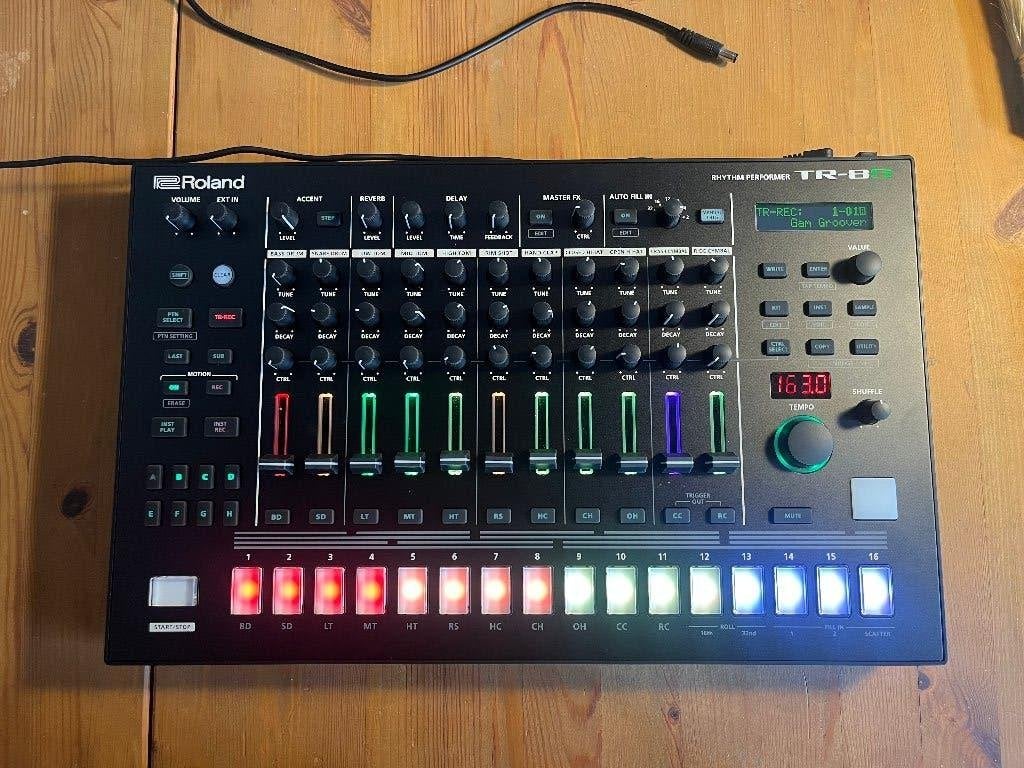 Roland TR8-S, Muziek en Instrumenten, Ophalen, Zo goed als nieuw, Roland