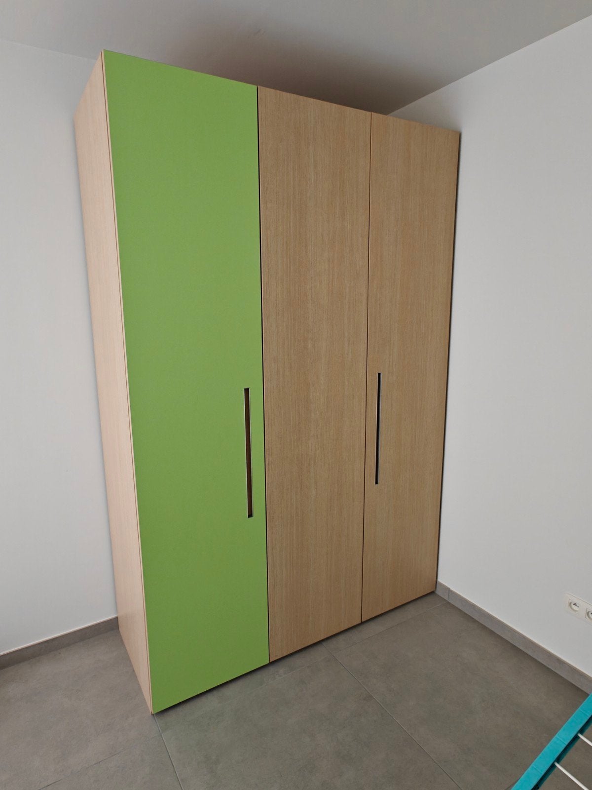 Armoire/penderie robuste en MDF 158 x 236 x 62 cm, très rési, Enlèvement, Comme neuf