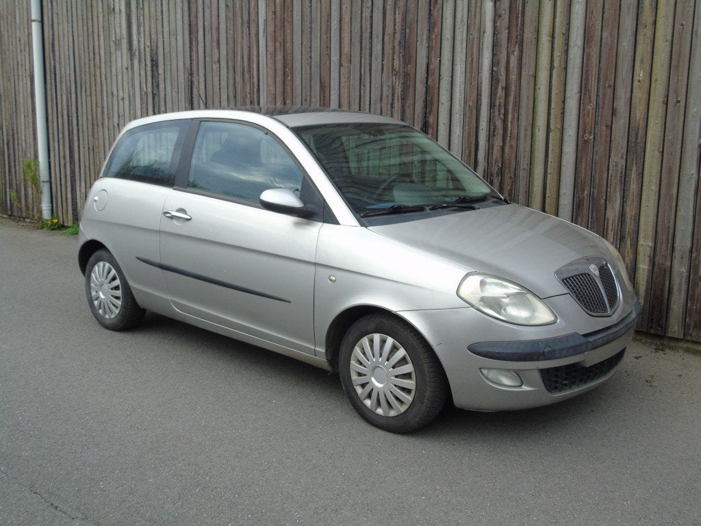 Lancia Ypsilon AUTOMATIC 1.4 16V, toit ouvrant (pano), clim., Autos, Alarme, Argent ou Gris, Achat, Bleu