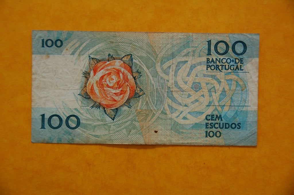 PORTUGAL : 100 Escudos 1988, Verzenden, Los biljet