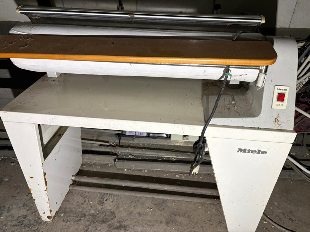 Miele 850 strikmachine, Elektronische apparatuur, Strijkijzers en Strijkplanken, Ophalen, Gebruikt