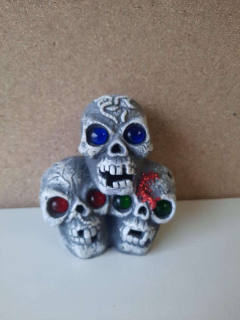 Decoratie doodshoofd, Ophalen