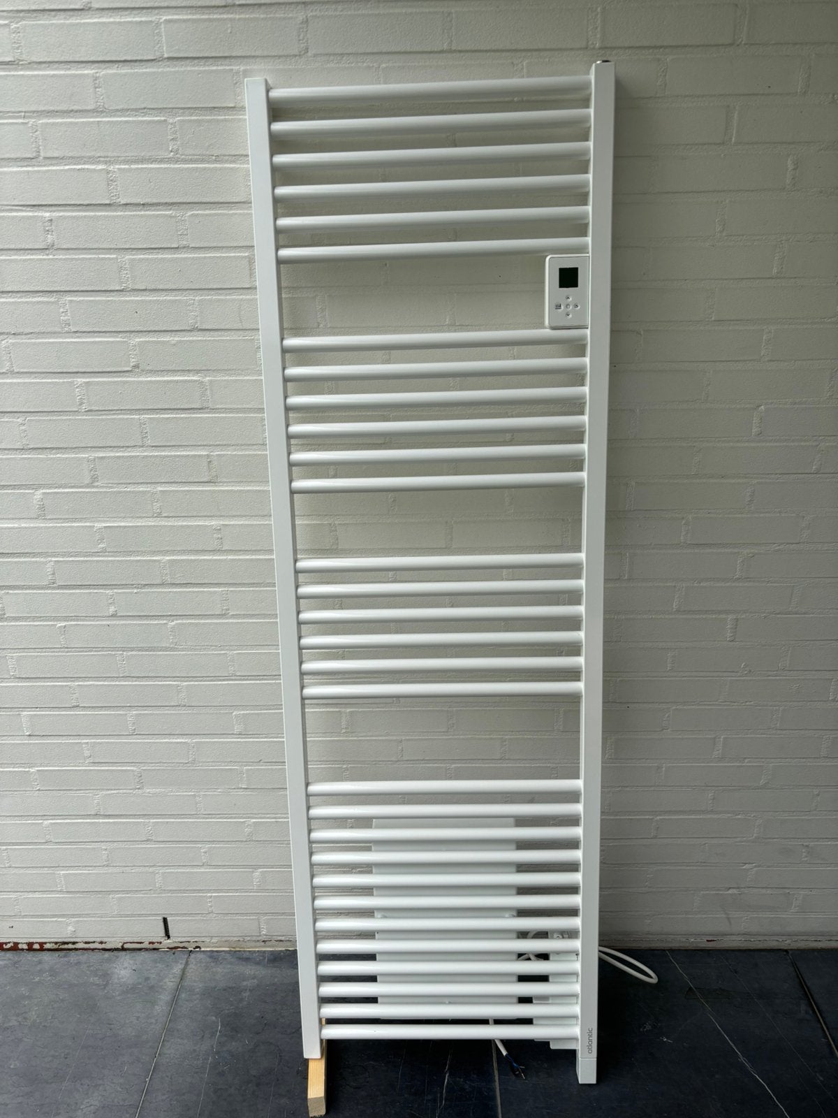 NIEUWE elektrische handdoekdroger verwarming, Bricolage & Construction, Chauffage & Radiateurs, Moins de 60 cm, Enlèvement, Radiateur