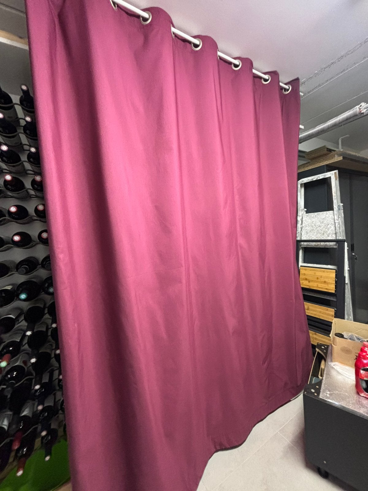 Bordeauxrode ringhanger 250/247cm, Huis en Inrichting, Stoffering | Gordijnen en Lamellen, Met ringen, Ophalen of Verzenden, Gordijn