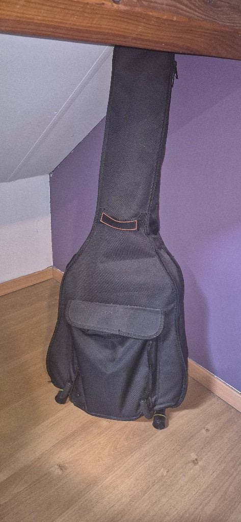 Gitaar kind, Ophalen, Zo goed als nieuw, Met koffer