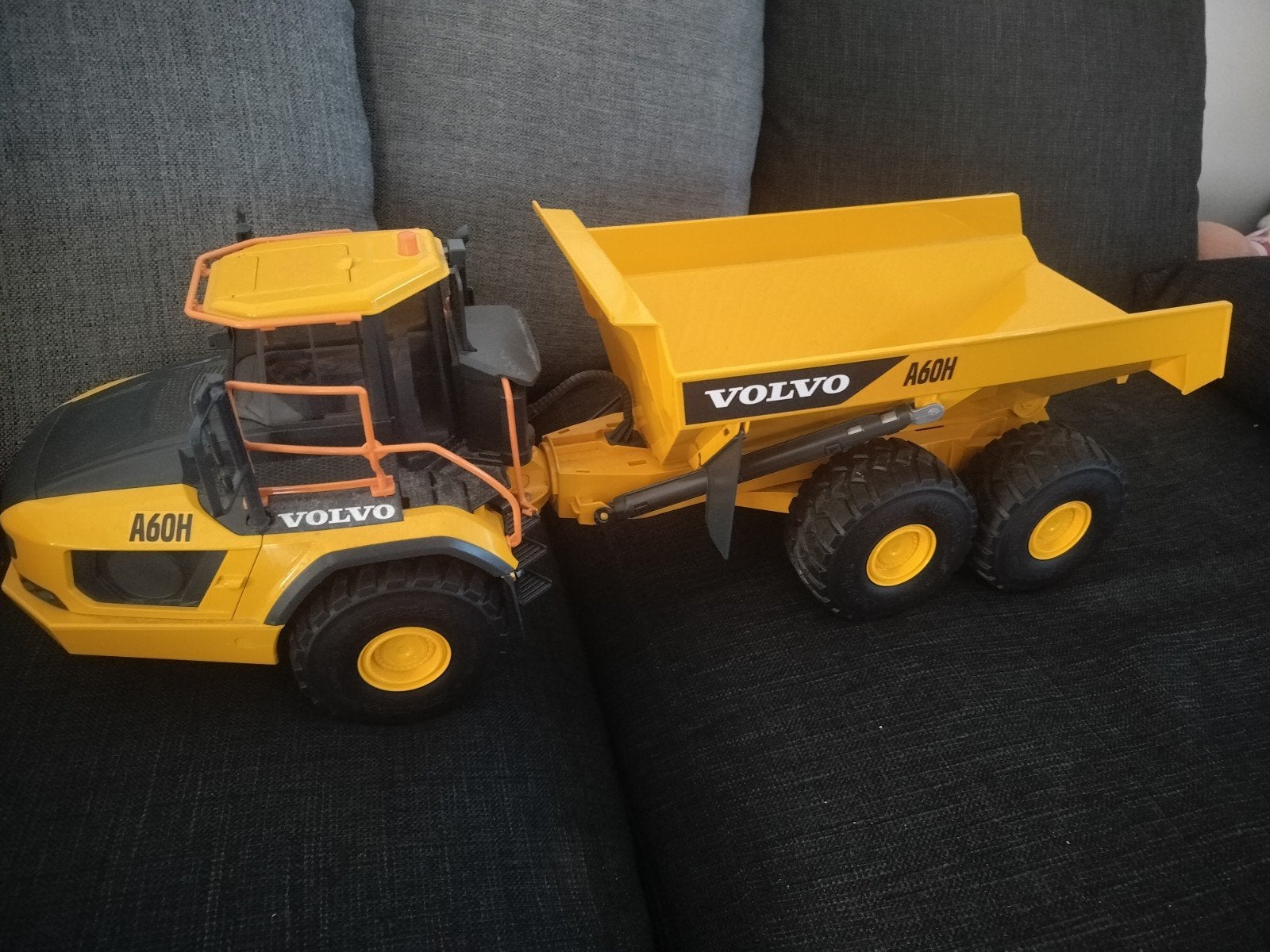 Bruder Volvo a60h kiepwagen/dumper, Kinderen en Baby's, Speelgoed | Buiten | Voertuigen en Loopfietsen, Ophalen