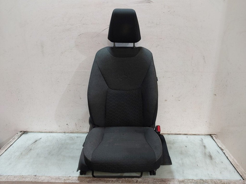 SIEGE AVANT DROIT ( PASSAGER ) Yaris Cross (PB1 / PJ1), Dhr. J. Ham, Administratie@autoham.nl, Toyota, Utilisé