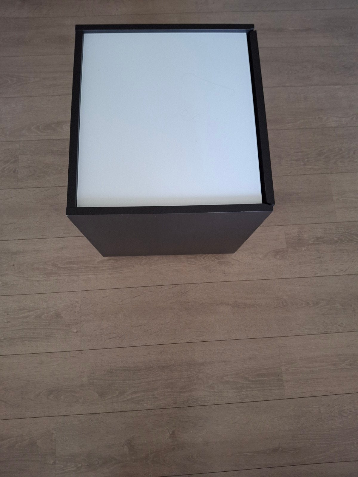 Mooi zwart/wit nachtkastje, Ophalen, Design, Zo goed als nieuw, IKEA