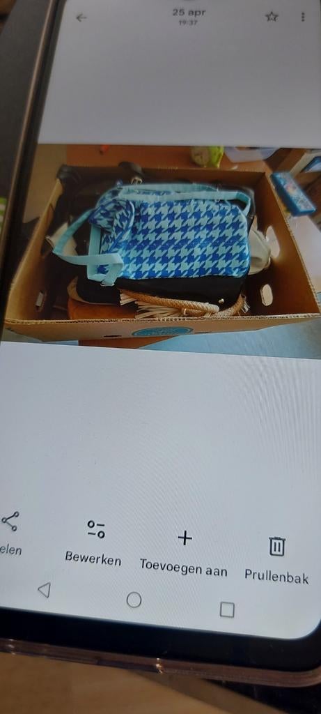 Twee bananen  doosen vol hand tasen te kloppen alles samen v, Ophalen