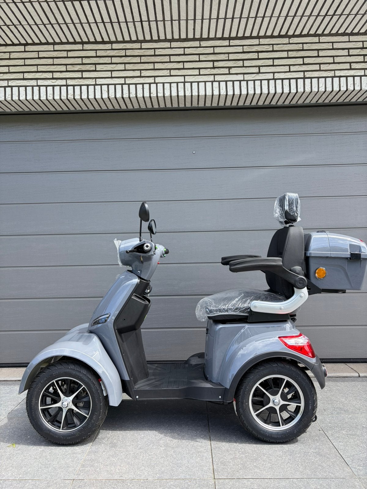Scootmobiel M6 - 25km/u - autonomie tot 50 km ( Nieuw ), Ophalen of Verzenden, Inklapbaar, Nieuw, Elektrische rolstoel