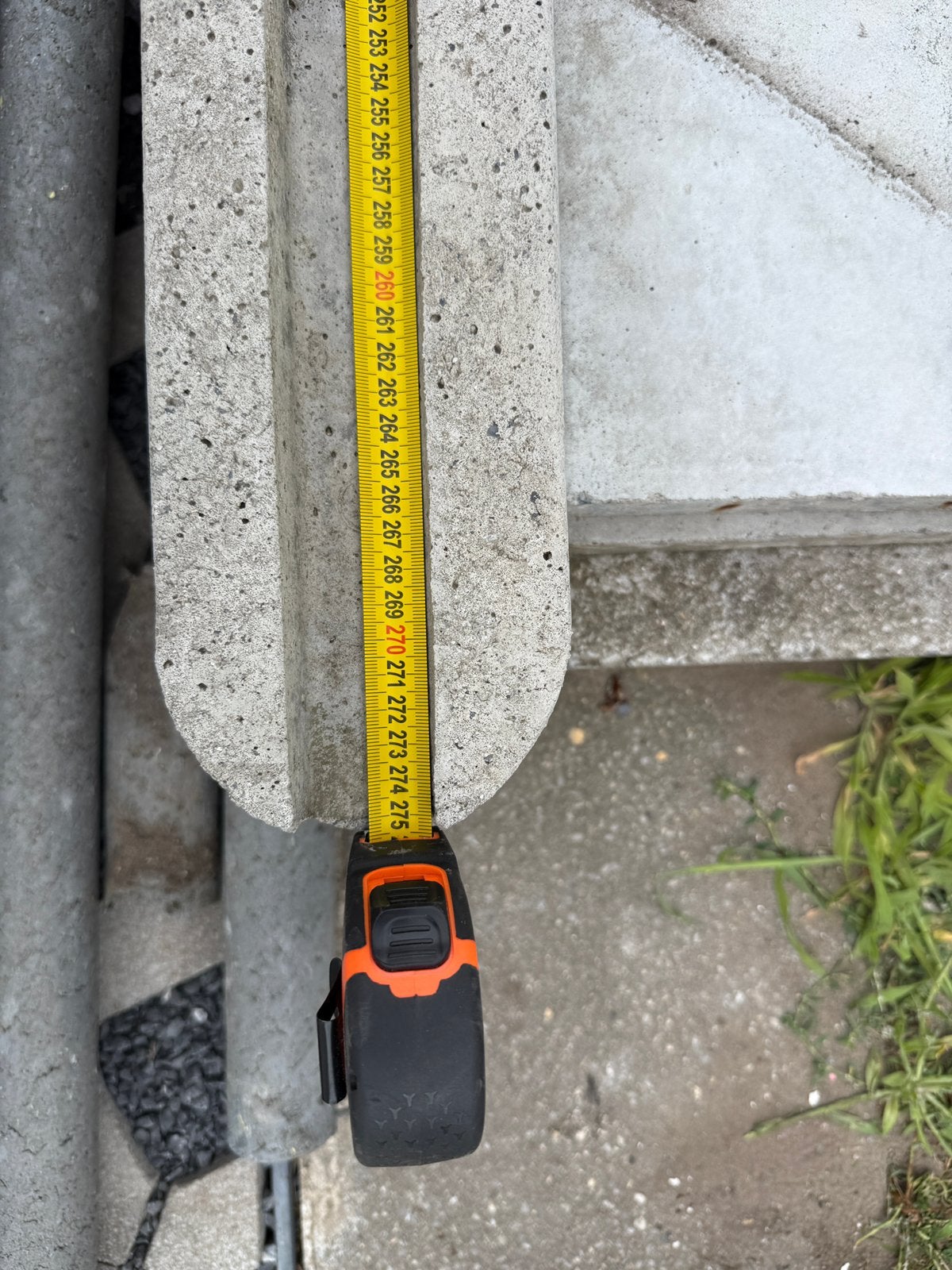 Gratis betonpaal betondal beton, Tuin en Terras, Ophalen, Zo goed als nieuw