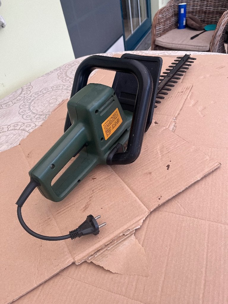 Te koop Heggenschaar Black&Decker GT 221 40cm, Jardin & Terrasse, Enlèvement, Utilisé, Électrique, Black & Dekker
