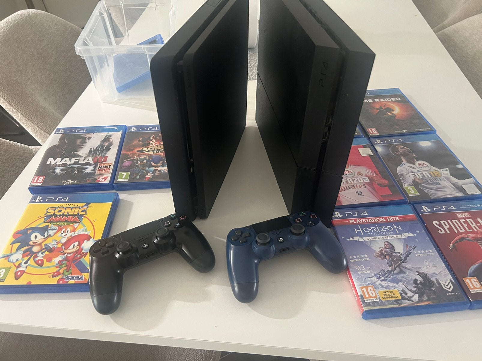 Ps4 silm 500g en ps4 met 2 controller en 9 games, Games en Spelcomputers, Spelcomputers | Sony PlayStation 2, Ophalen, Zo goed als nieuw