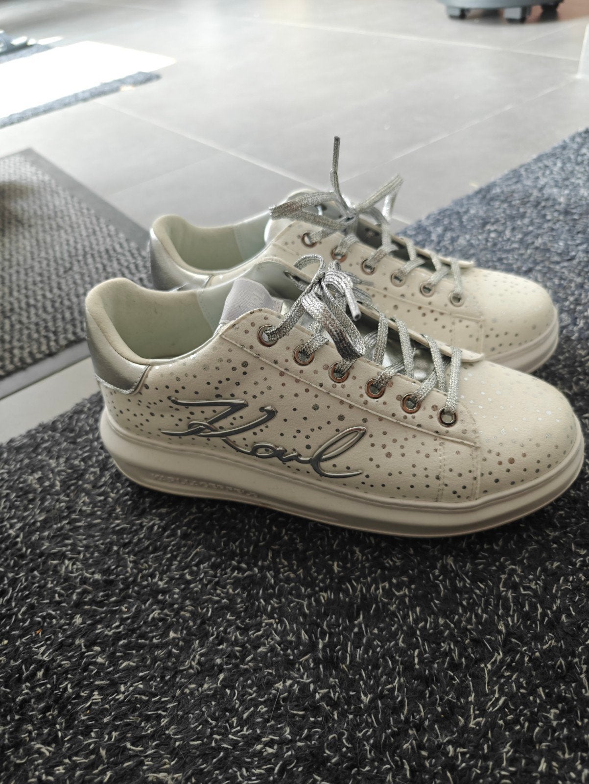 Karl Lagerfeld witte sneakers maat 39, Enlèvement ou Envoi, Blanc