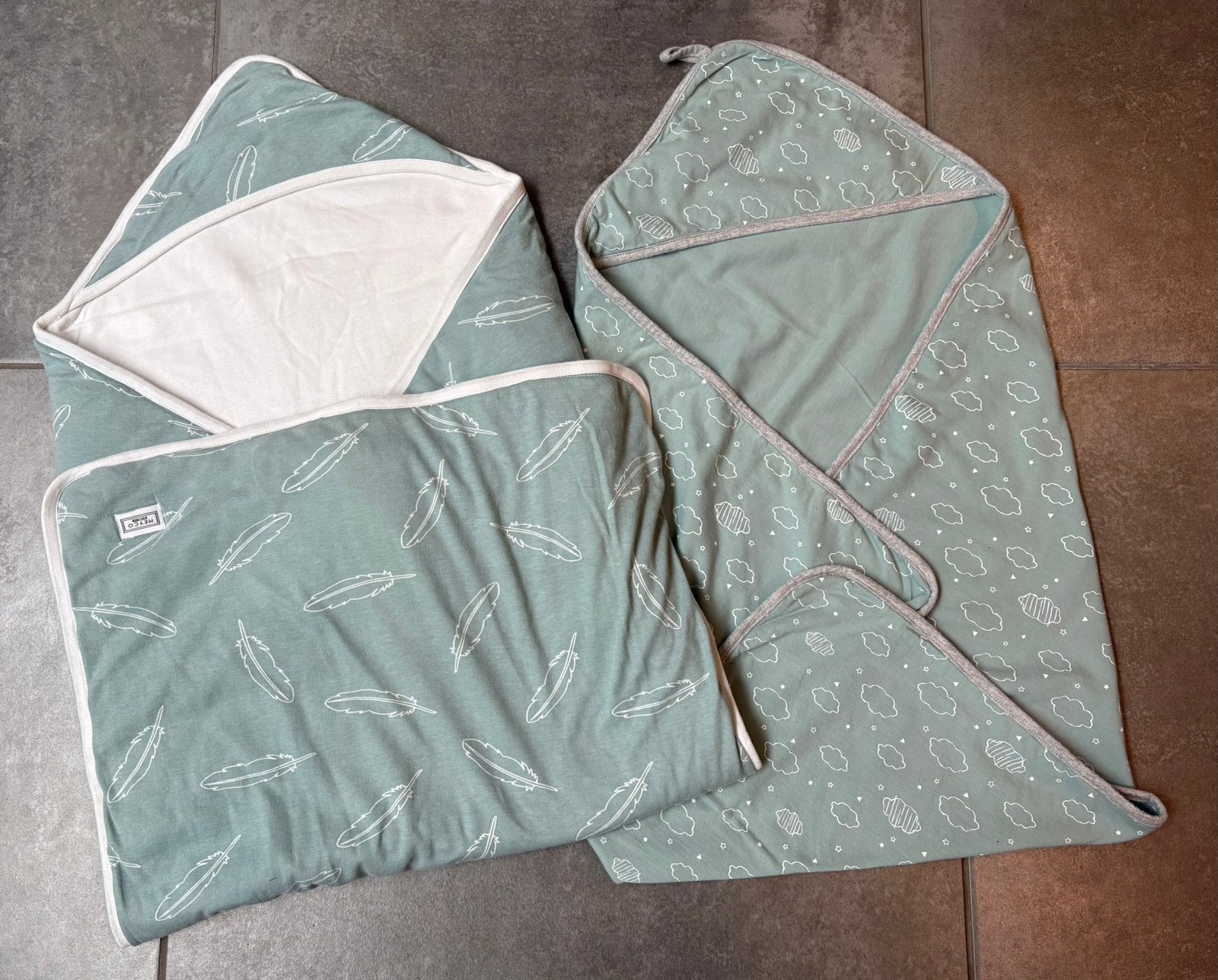 2 enveloppements, Enfants & Bébés, Enlèvement ou Envoi, Comme neuf, Gigoteuse ou Couverture d'emmaillotage, Autres marques