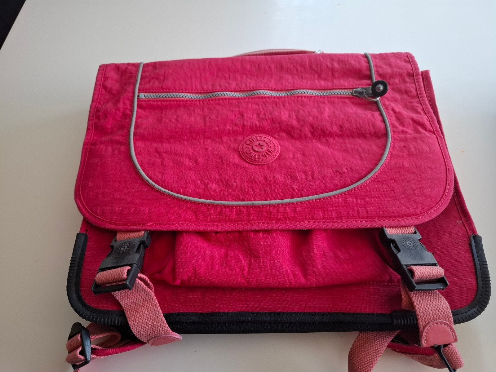 kipling boekentas, Ophalen