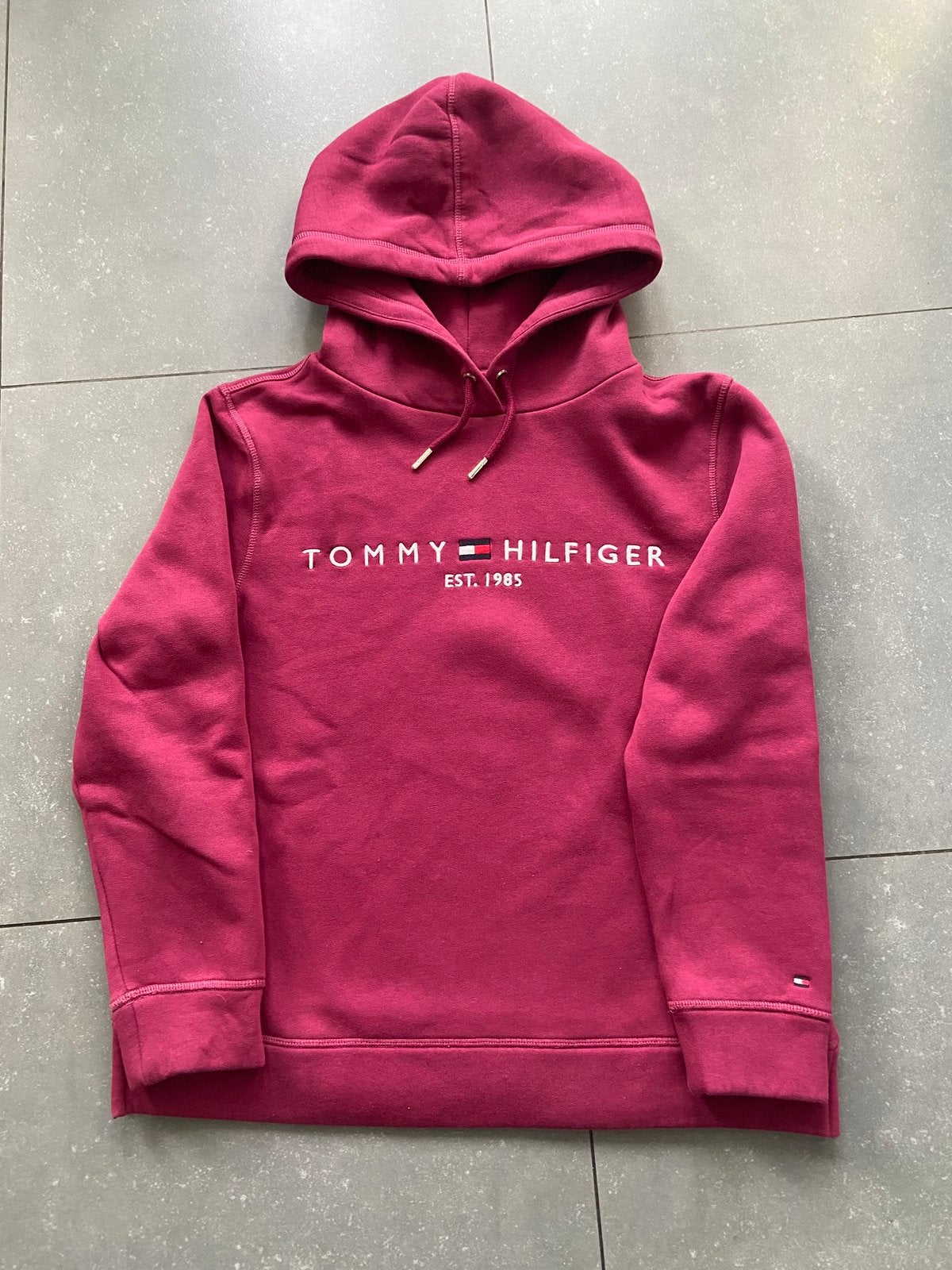 Pull à capuche Tommy- Hifliger, Vêtements | Femmes, Enlèvement, Comme neuf