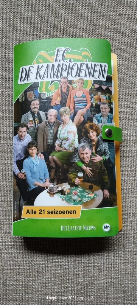 F.C. DE KAMPIOENEN - verzamelmap - als nieuw., Cd's en Dvd's, Ophalen, Nederlands, Zo goed als nieuw, Extra's