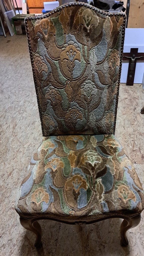 Des chaises authentiques, Enlèvement