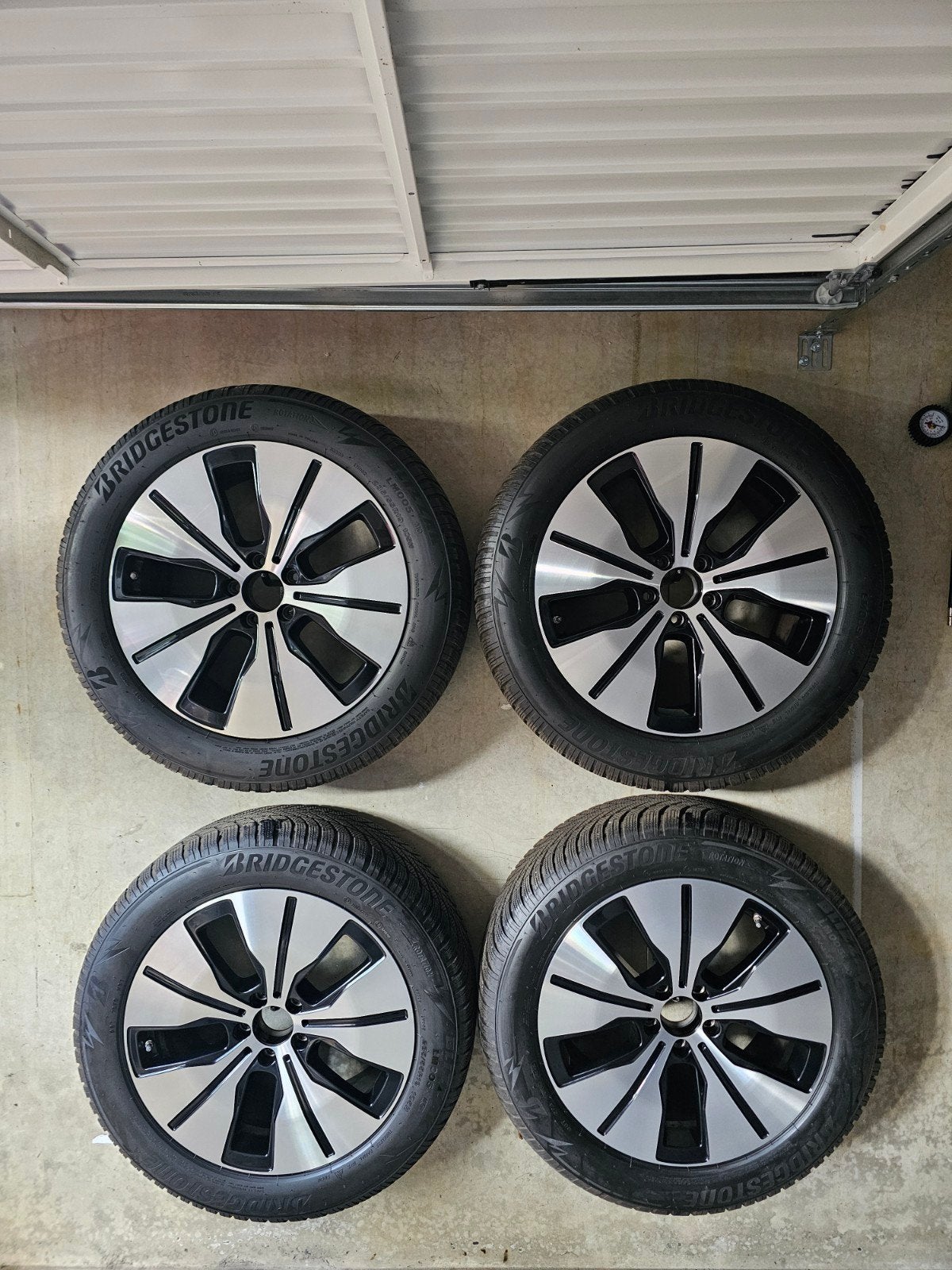 ORIGINELE MERCEDES-VELGEN NIEUWE Bridgestone LEES AANKONDIGI, Ophalen of Verzenden, Velg(en)
