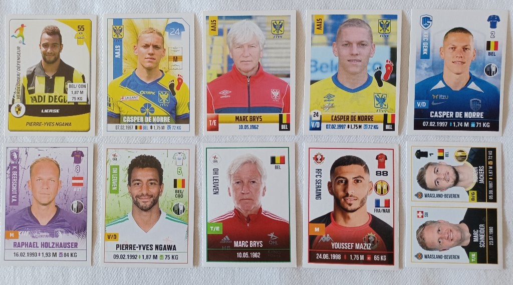 10 autocollants Pro League de différentes années, Enlèvement ou Envoi, Comme neuf, Plusieurs autocollants