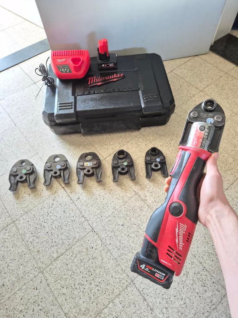Sertisseuse milwaukee m12, Ophalen of Verzenden