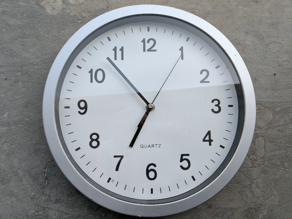 Goed werkende wandklok / uurwerk, Ophalen, Gebruikt, Analoog, Wandklok