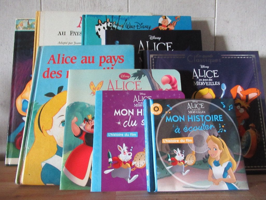 livres "Alice au pays des merveilles", Enlèvement ou Envoi, Contes (de fées), Lewis Carroll, Comme neuf