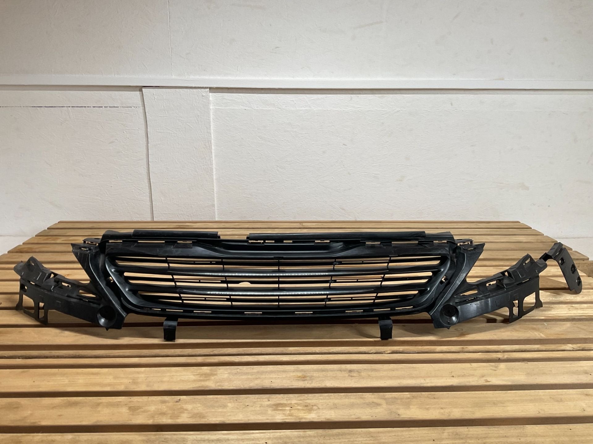 Bumper Grill Peugeot 308 II 2013 AA36127079 grill PE-032, Taurusavenue 1
2132 LS  Hoofddorp, NL, Gebruikt, Contact.group@renault.com