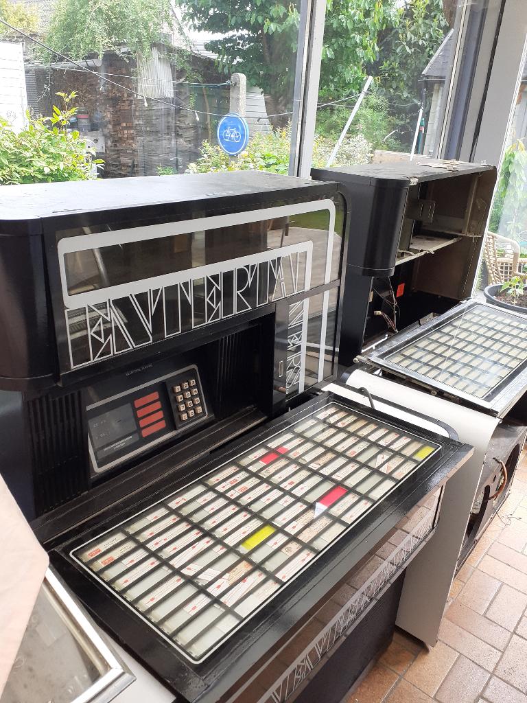 jukebox seeburg entertainer 2 stuks, Verzamelen, Automaten | Jukeboxen, Seeburg, Ophalen