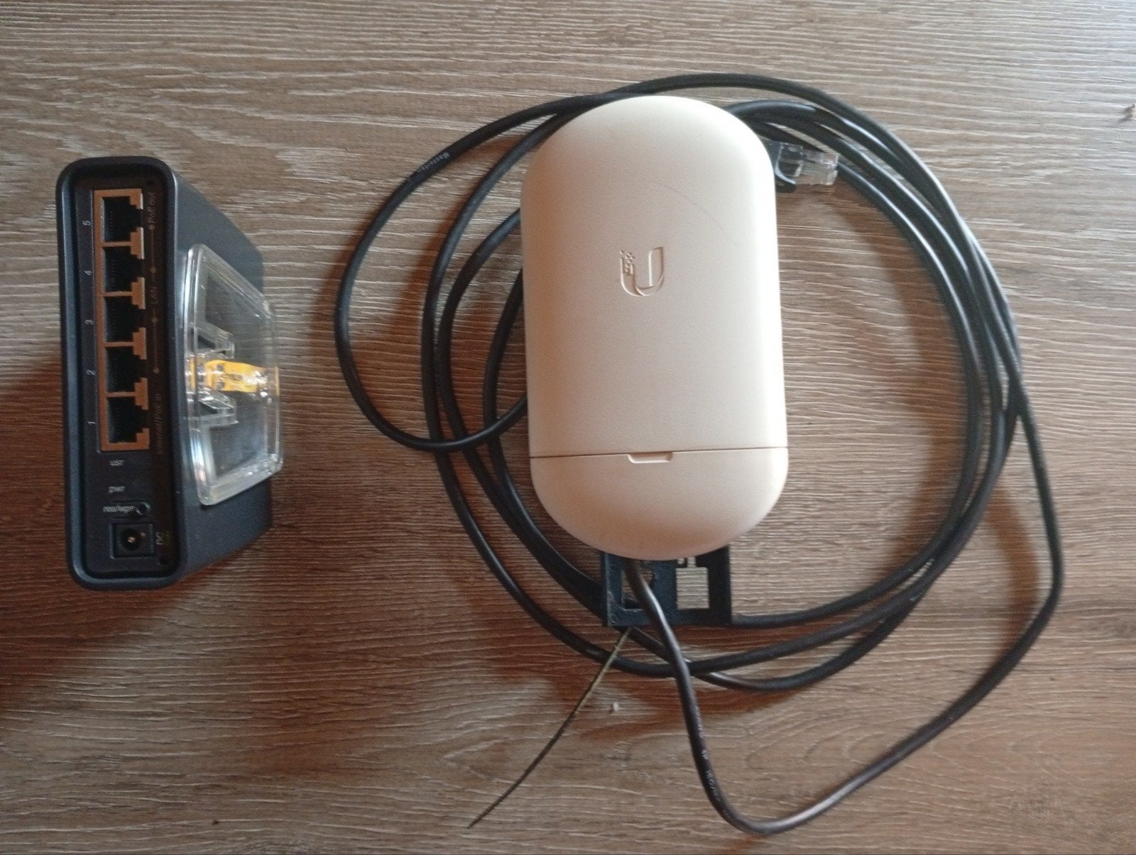 MikroTik hAP ac lite + Ubiquiti NanoStation Loco, Computers en Software, Accesspoints, Ophalen