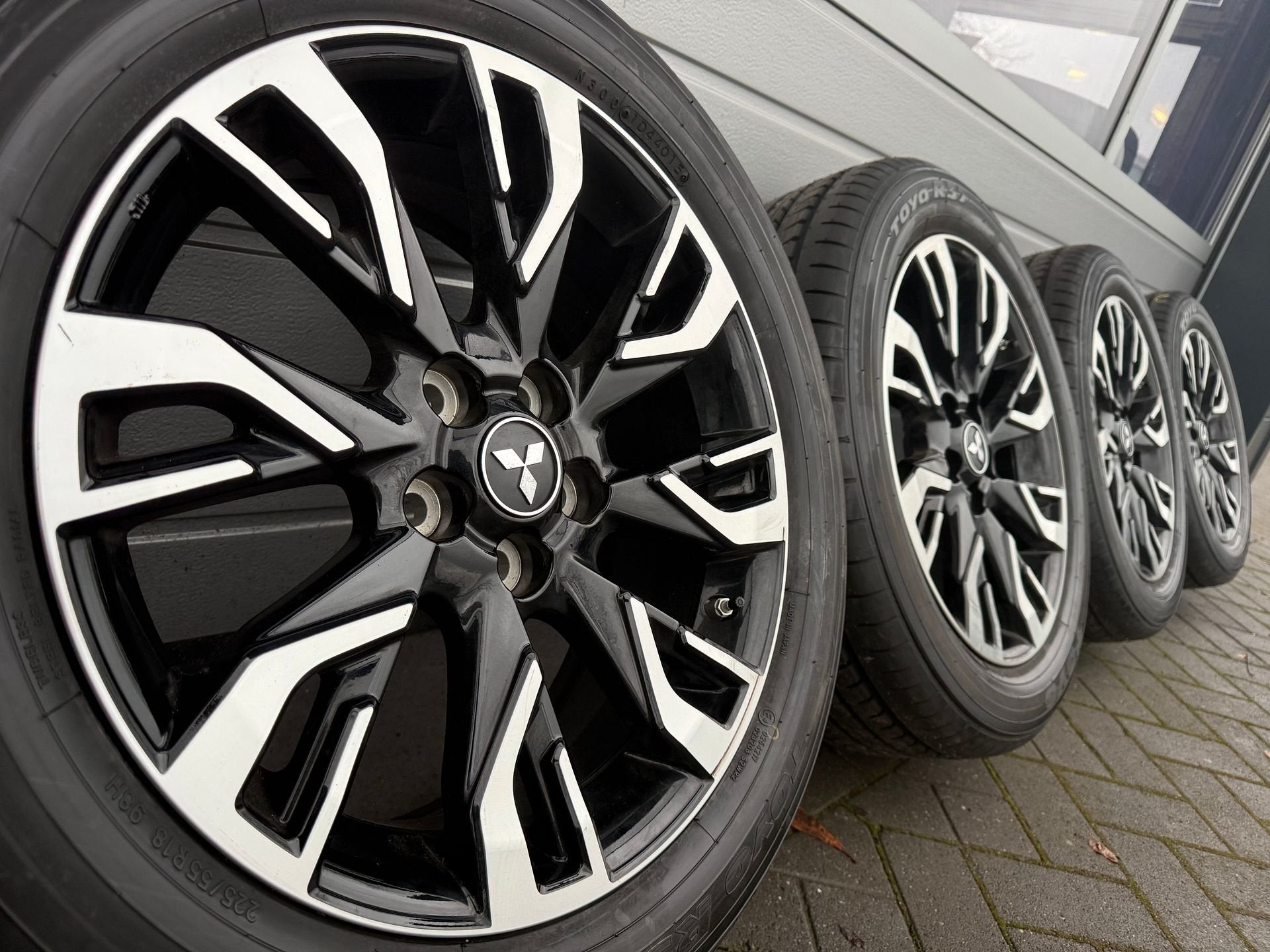18" Mitsubishi velgen Outlander PHEV ASX Eclipse zomerbanden, Auto-onderdelen, Banden en Velgen, Banden en Velgen, Zomerbanden
