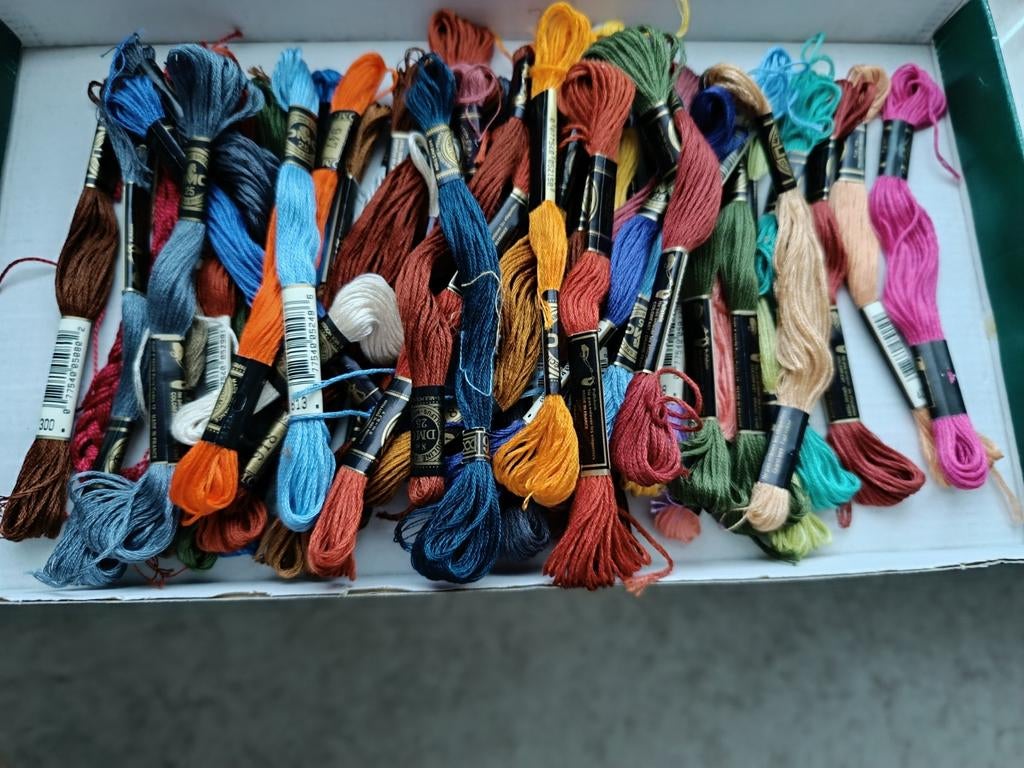 DMC 6-draads Borduurgaren /50 strengen, Hobby en Vrije tijd, Ophalen