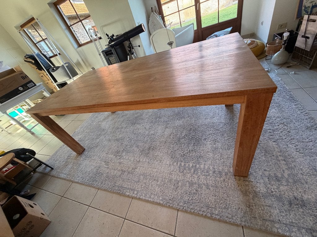 Table à manger massive en teck 200 x 110 – Déménagement USA, Maison & Meubles, Teck, Rustique → Campagne → Scandinave → Contemporain/Moderne.