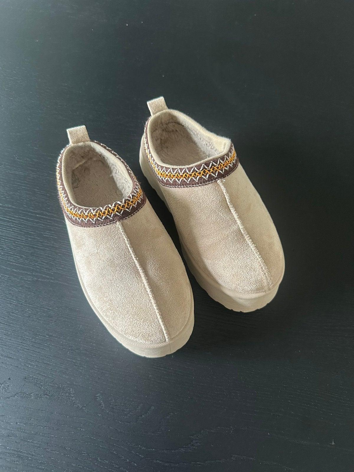 Pantoffels, Ophalen, Beige, Pantoffels of Sloffen, Gedragen