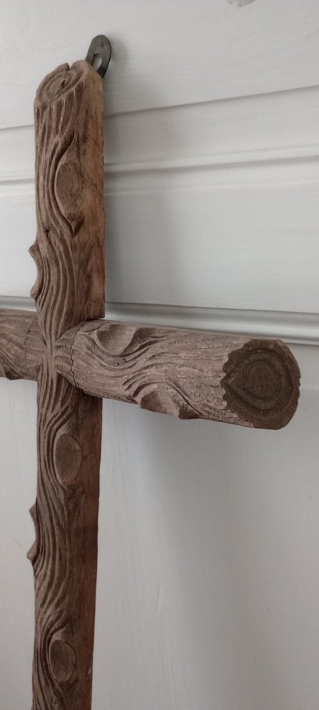 2 oude houten kruisen, Franse lelie, gesculpteerde boom, Antiek en Kunst, Ophalen