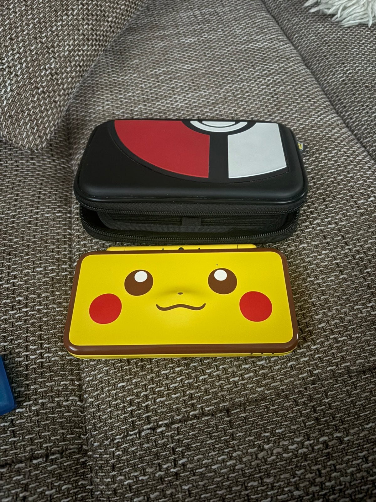Nintendo 2ds XL pikachu limited edition, Games en Spelcomputers, Spelcomputers | Nintendo Game Boy, Ophalen, Zo goed als nieuw