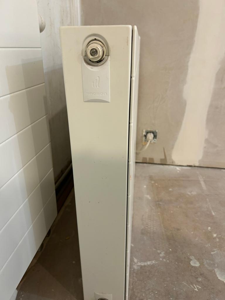 Radiator merk Radson, Doe-het-zelf en Bouw, Verwarming en Radiatoren, Ophalen, 30 tot 80 cm, Radiator, Zo goed als nieuw