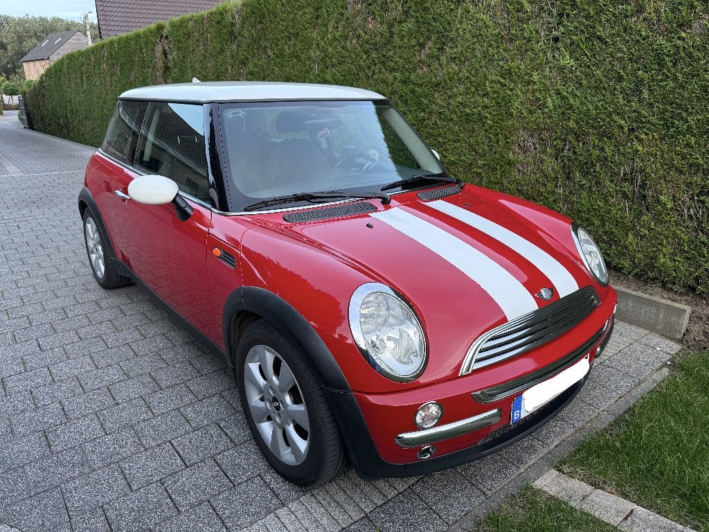MINI Cooper RC31 1.6i 2004 | Rood - Wit | Zeer goede staat, 4 zetels, Stof, 4 cilinders, Multifunctioneel stuurwiel