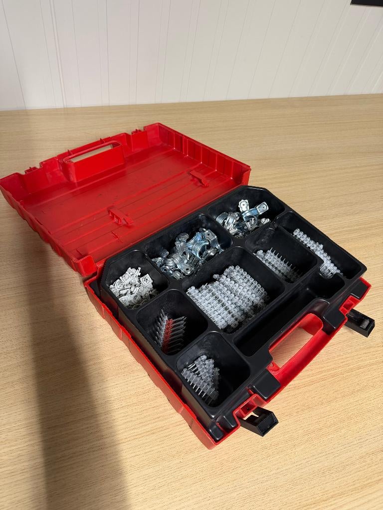 Hilti assortimentskoffer met inhoud, Doe-het-zelf en Bouw, Ophalen, Zo goed als nieuw, Minder dan 50 mm, Spijkers