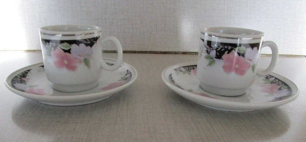 2 mini tasses à café décoratifs + soucoupe - DÉSTOCKAGE, Enlèvement ou Envoi
