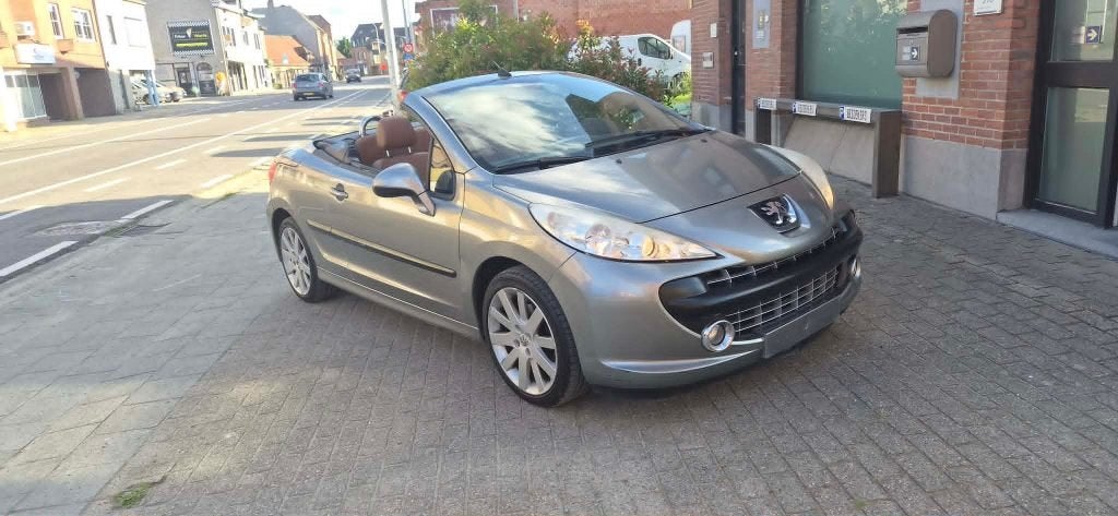 PEUGEOT 207 CABRIO ONBERISPELIJKE STAAT TEL 0491873914, 4 zetels, 4 cilinders, Cabriolet, 1600 cc