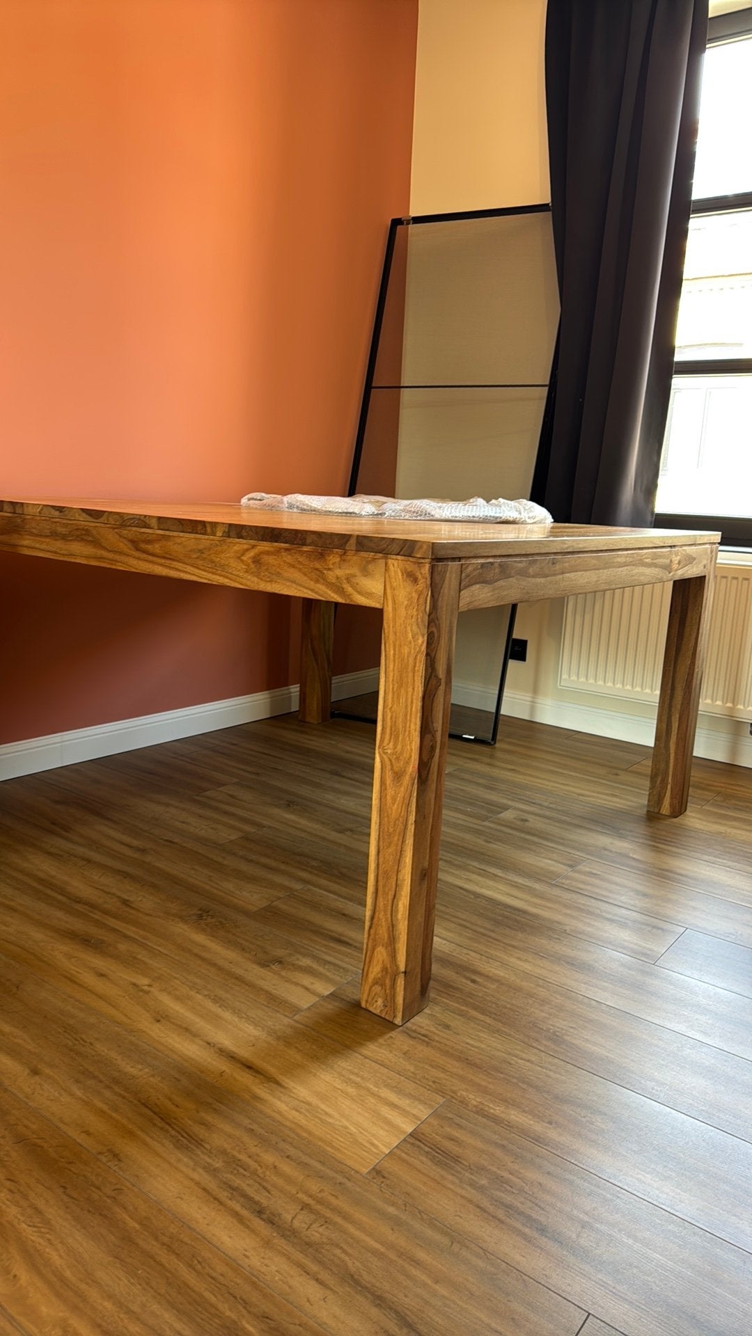 Stockholm - Massief sheeshamhouten vierkante eettafel L140, Ophalen, Zo goed als nieuw