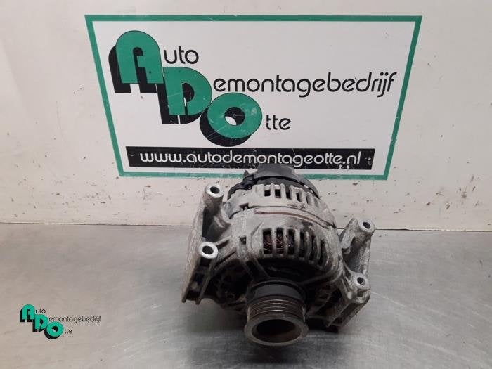 Dynamo van een Opel Zafira B (Zafira B 05-), Gebruikt, -, -, Opel