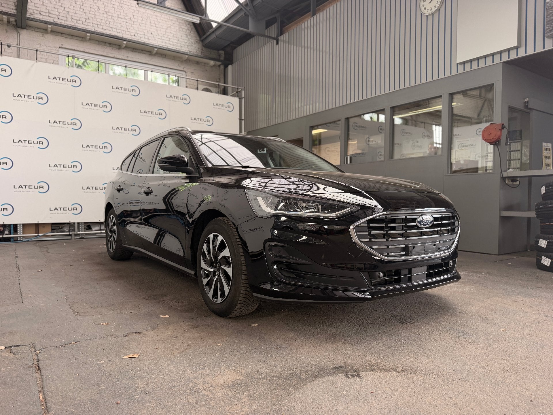 Ford Focus Titanium 1.0i EcoBoost 125pk / 92kW mHEV M6 - Cli, Stof, Gebruikt, Overige kleuren, Grijs