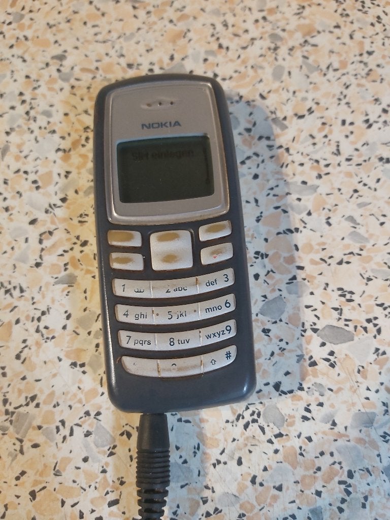 GSM Nokia 2100 jaar 2003 met oplader en batterij., Ophalen of Verzenden, Gebruikt, Nokia