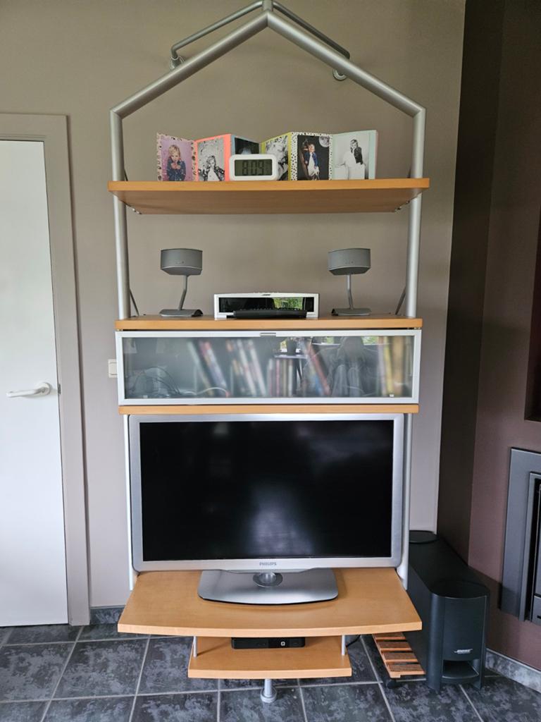Gratis tv meubel, Ophalen